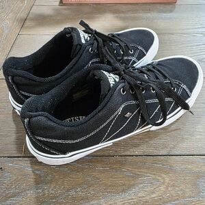 Vintage British Knights Sports Low Top Sneakers, Men's Size 9